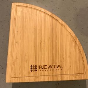 Cutting board w cheese knives